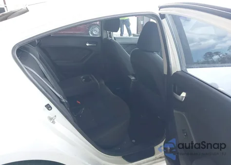 2018 Kia Forte Lx z USA, uszkodzony, nr VIN 3KPFL4A75JE198457